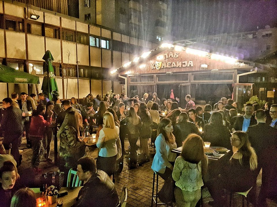 Паб Комедија