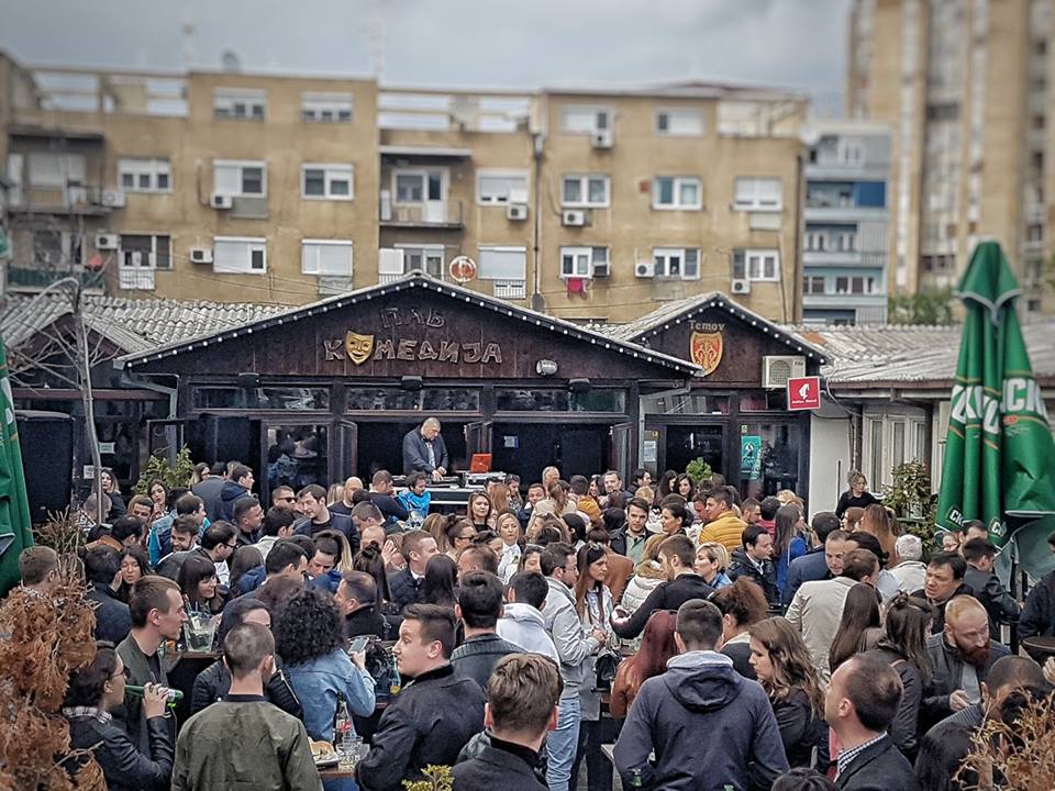 Паб Комедија